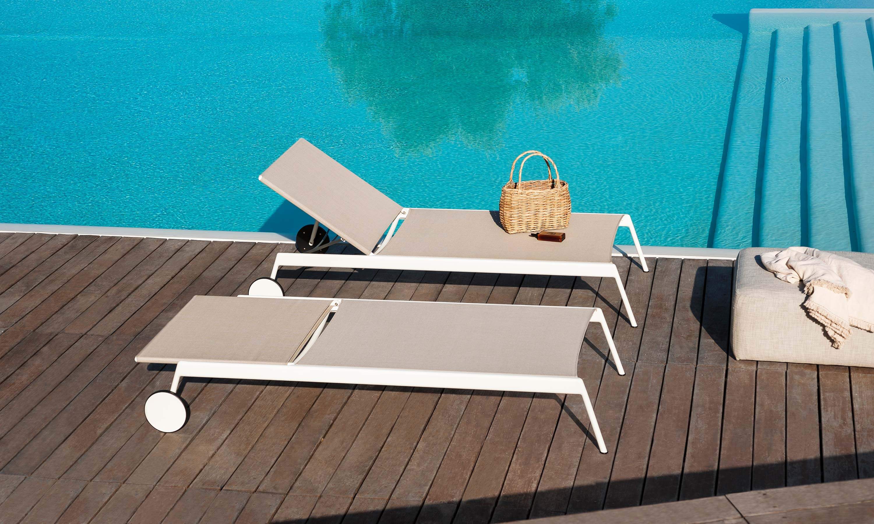 B & clearance m sun lounger